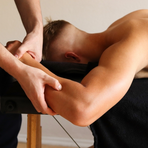 Elbow-Pain-massage-therapy-image-Zenith-Physiotherapy-and-wellness-Airdrie-AB