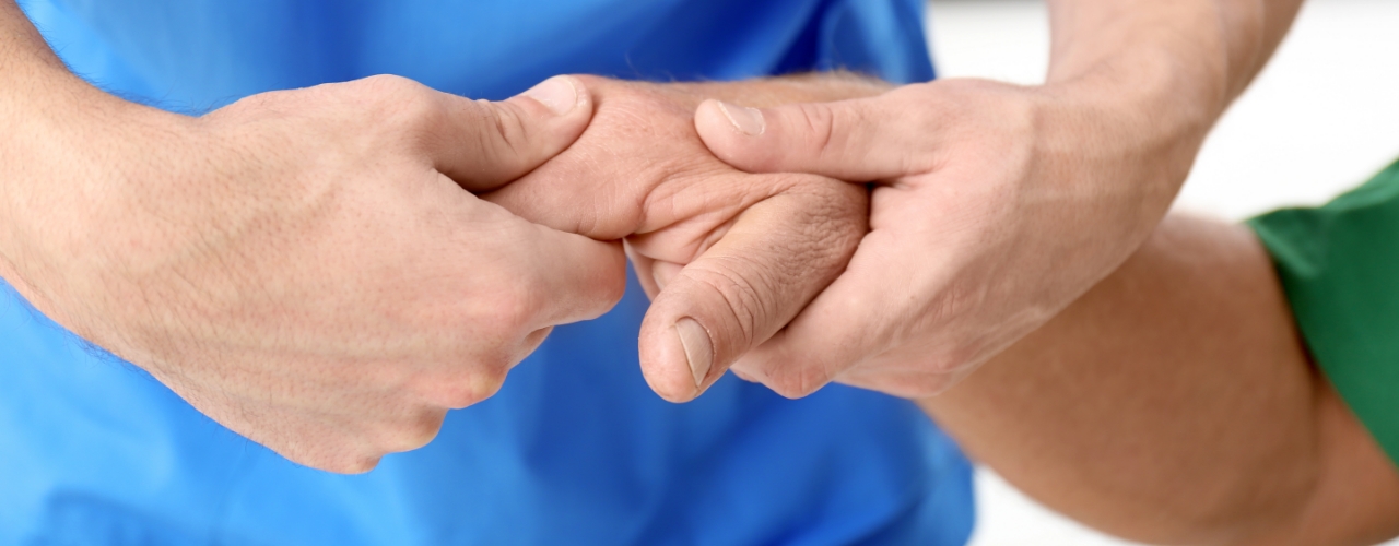 Hand-Pain-chiropractic-image-Zenith-Physiotherapy-and-wellness-Airdrie-AB