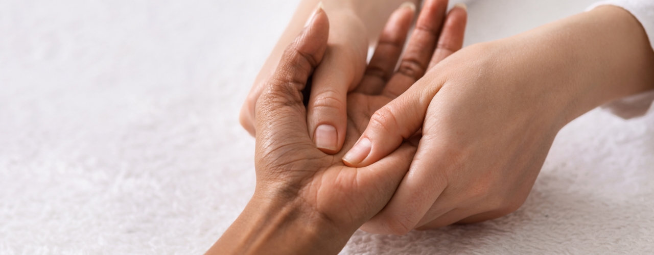 Hand-Pain-massage-therapy-image-Zenith-Physiotherapy-and-wellness-Airdrie-AB